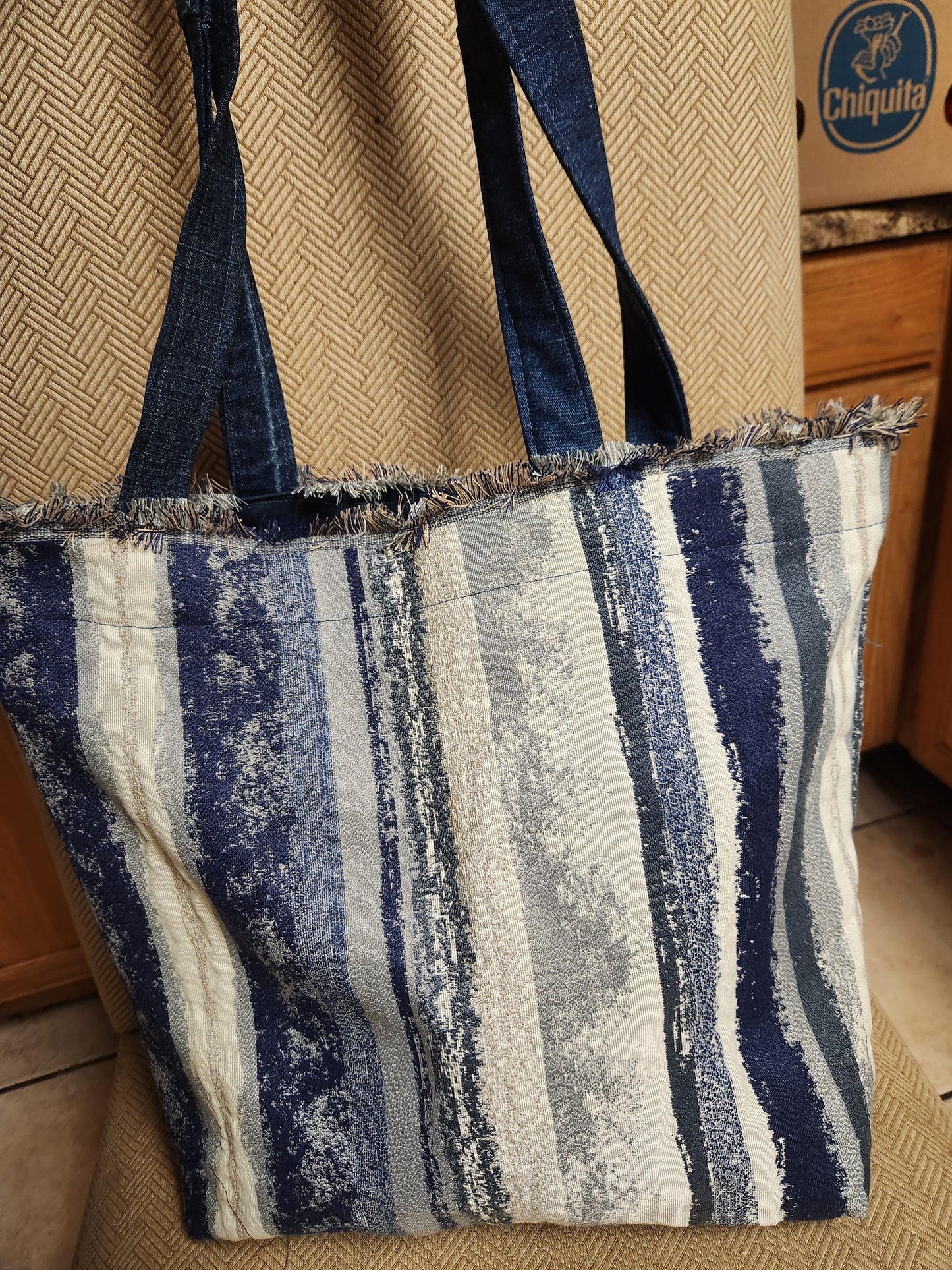 Tote large stripped