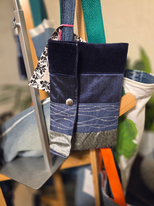 Wristlet blue